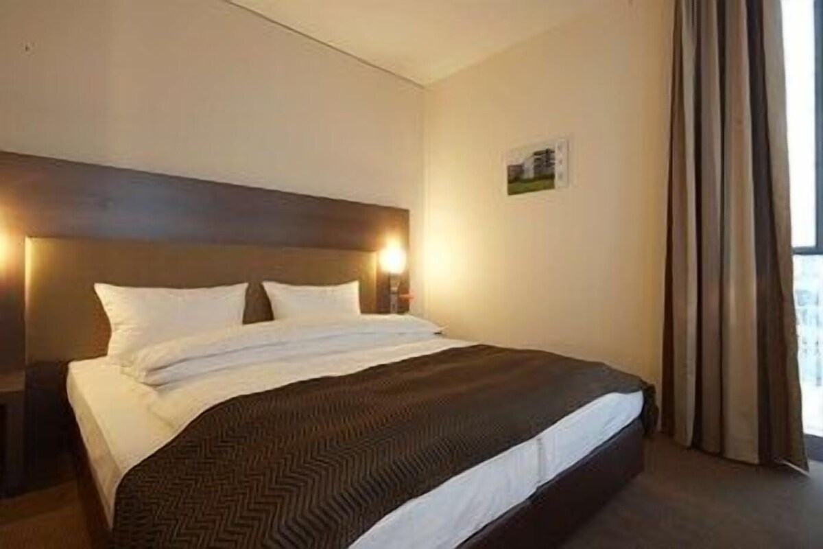 Hypo-allergenic bedding available, minibar, in-room safe, desk