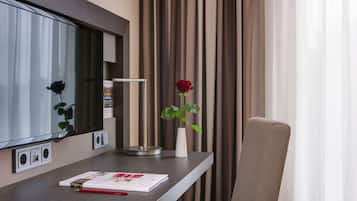 Hypo-allergenic bedding, minibar, in-room safe, desk