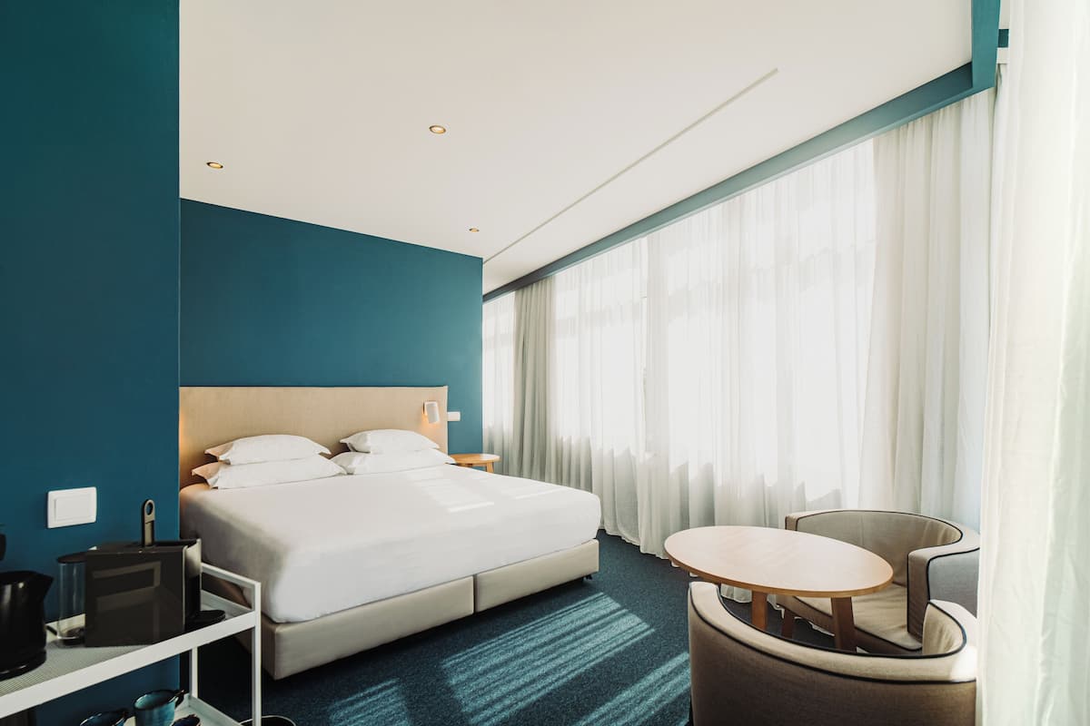 Suite | 1 bedroom, minibar, in-room safe, desk