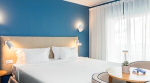 Minibar, in-room safe, desk, blackout curtains - Velamar Boutique Hotel - Adults Friendly (Albufeira)