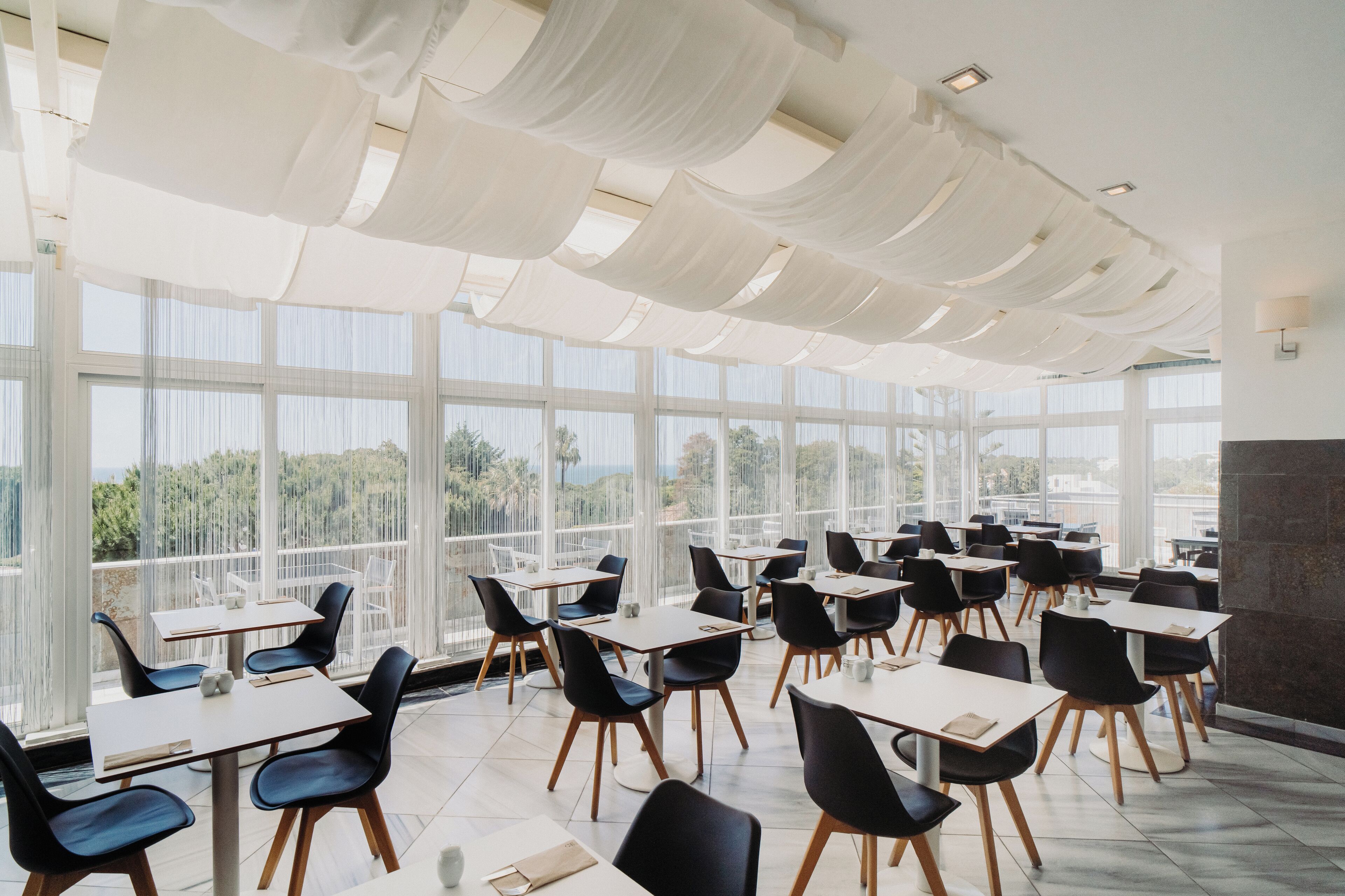 Dagelijks ontbijtbuffet (EUR 10 per persoon)