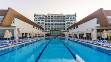 3 outdoor pools, pool umbrellas, pool loungers