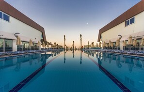 3 outdoor pools, pool umbrellas, sun loungers - Sun Star Resort (Alanya)