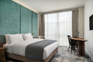 Deluxe Double Room | Minibar, in-room safe, desk, laptop workspace