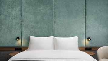 Deluxe Double Room | Minibar, in-room safe, desk, laptop workspace