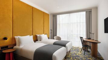 Superior Twin Room | Minibar, Zimmersafe, Schreibtisch, laptopgeeigneter Arbeitsplatz