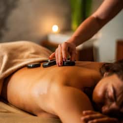 Körperbehandlungen, Aromatherapie, Warmsteinmassagen