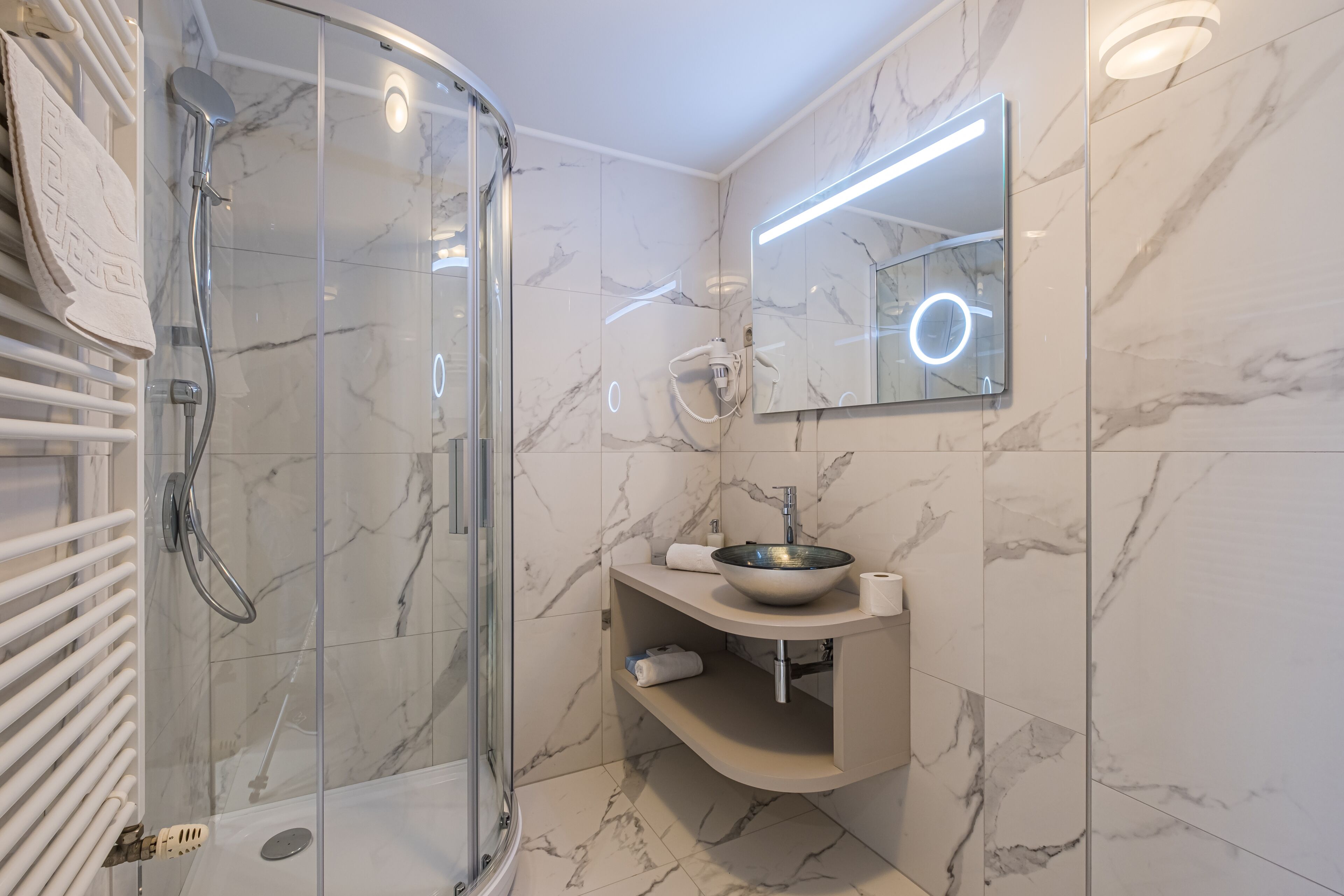 shower, free toiletries, hair dryer, towels