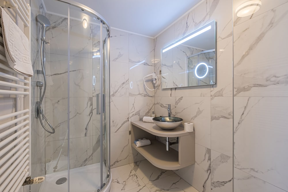 Hotel Golden Lake Resort by null