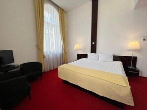 Hypo-allergenic bedding, down comforters, Select Comfort beds, minibar - Concordia Hotel Targu Mures (Tirgu Mures)