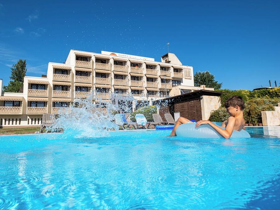 Seasonal outdoor pool, open 8:00 AM to 9:00 PM, sun loungers