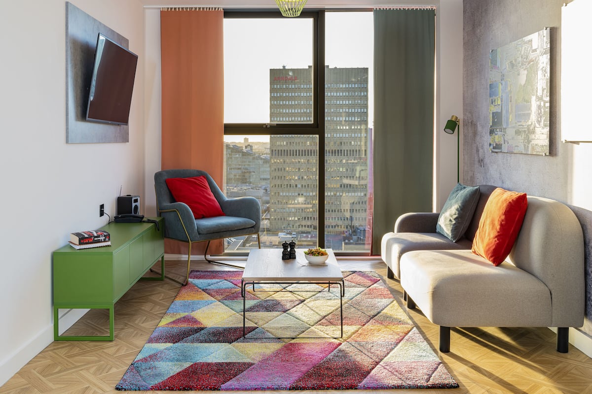Departamento ejecutivo, 1 habitación | Área de sala de estar | Televisión LCD