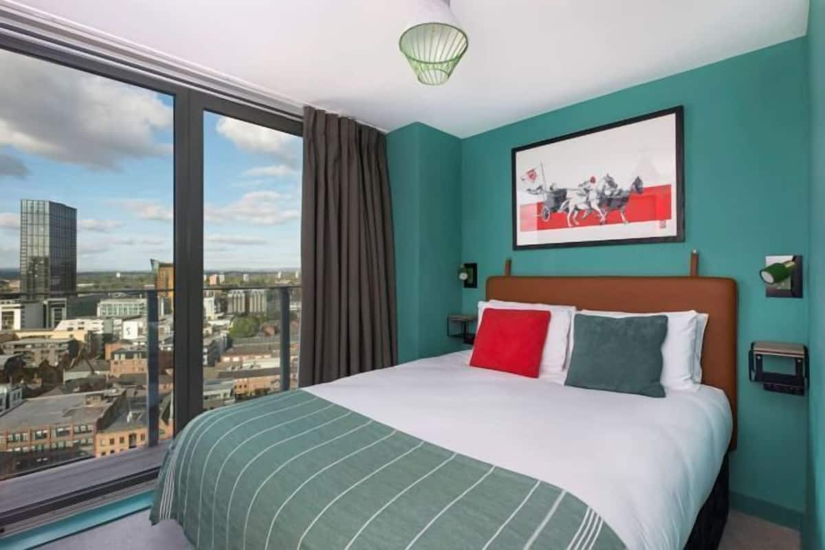 2 bedrooms, individually decorated, individually furnished
