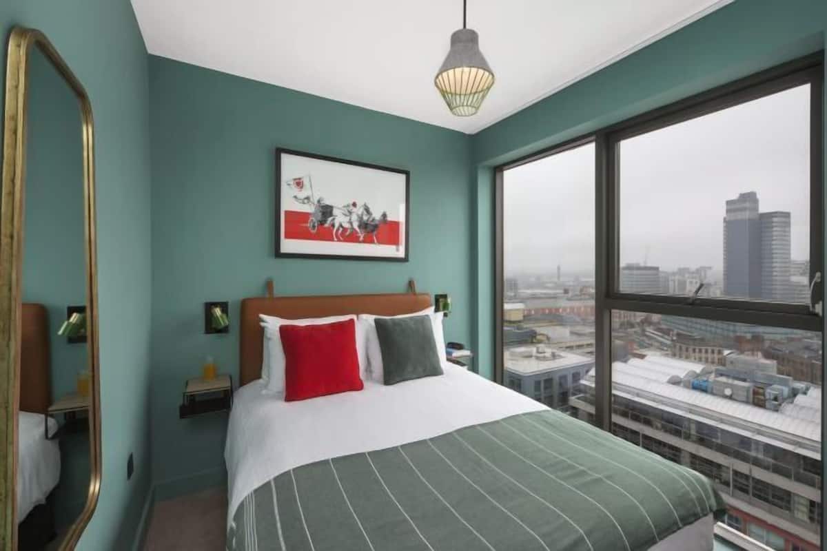 2 bedrooms, individually decorated, individually furnished