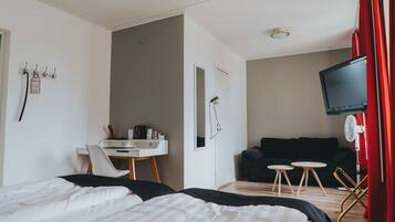 Habitación doble | Escritorio, cortinas opacas, tabla de planchar con plancha