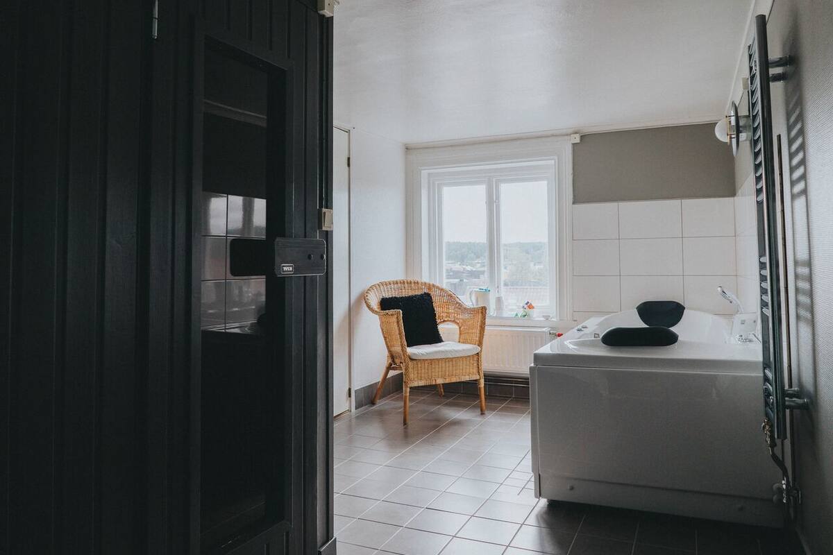 Superior Double Room, 1 Double Bed, Sauna | Bathroom | Free toiletries, hair dryer, towels