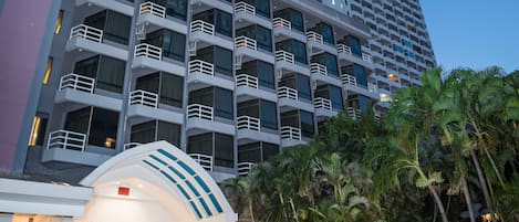 Façade de l’hébergement - soirée/nuit