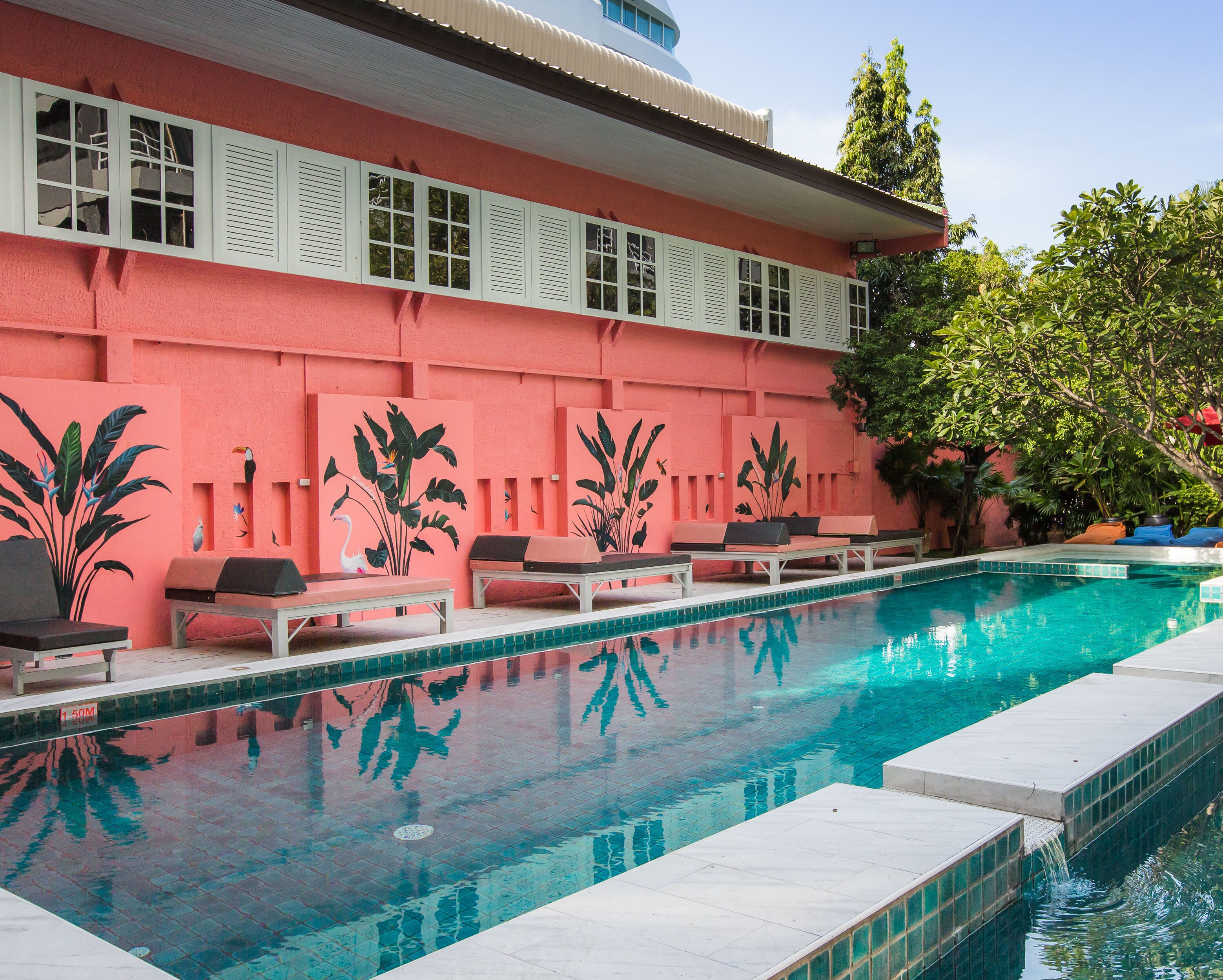 Outdoor pool, pool umbrellas, sun loungers