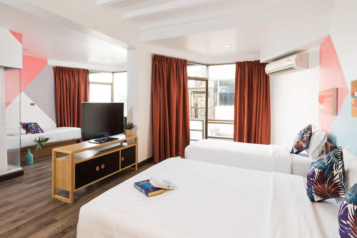 Family Room | Room amenity