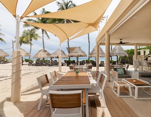 Food and drink - The Elements Oceanfront & Beachside Condo Hotel (Playa del Carmen)