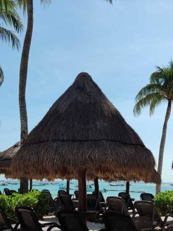 Private beach, white sand, sun-loungers, beach massages