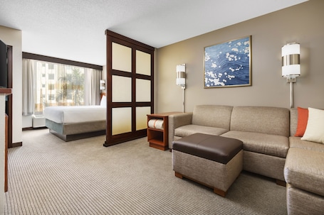 Down comforters, pillowtop beds, in-room safe, desk. Hyatt Place Ft. Lauderdale Airport & Cruise Port
