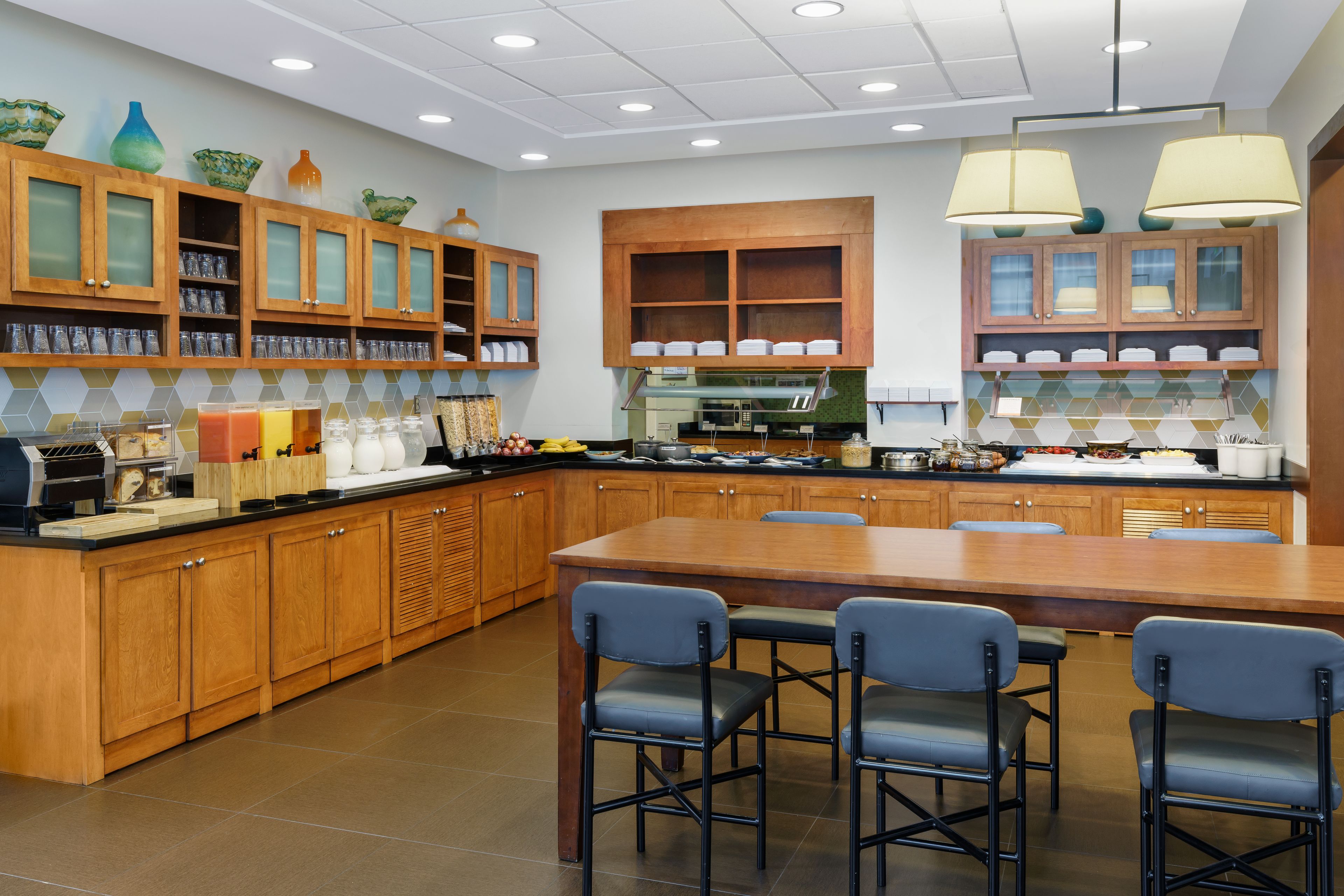 breakfast, lunch and dinner served