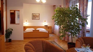 Superior Double Room | Minibar, in-room safe, desk, soundproofing