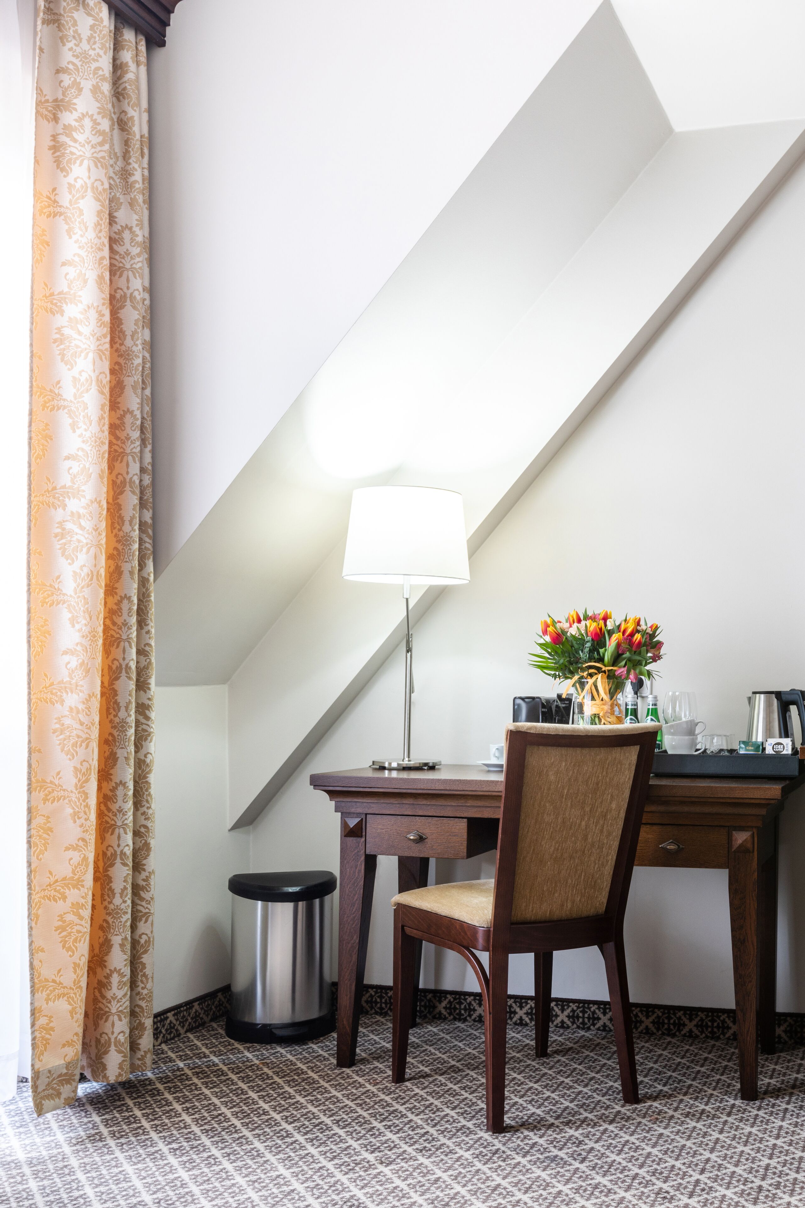 deluxe double or twin room | 1 bedroom, premium bedding, minibar, in-room safe