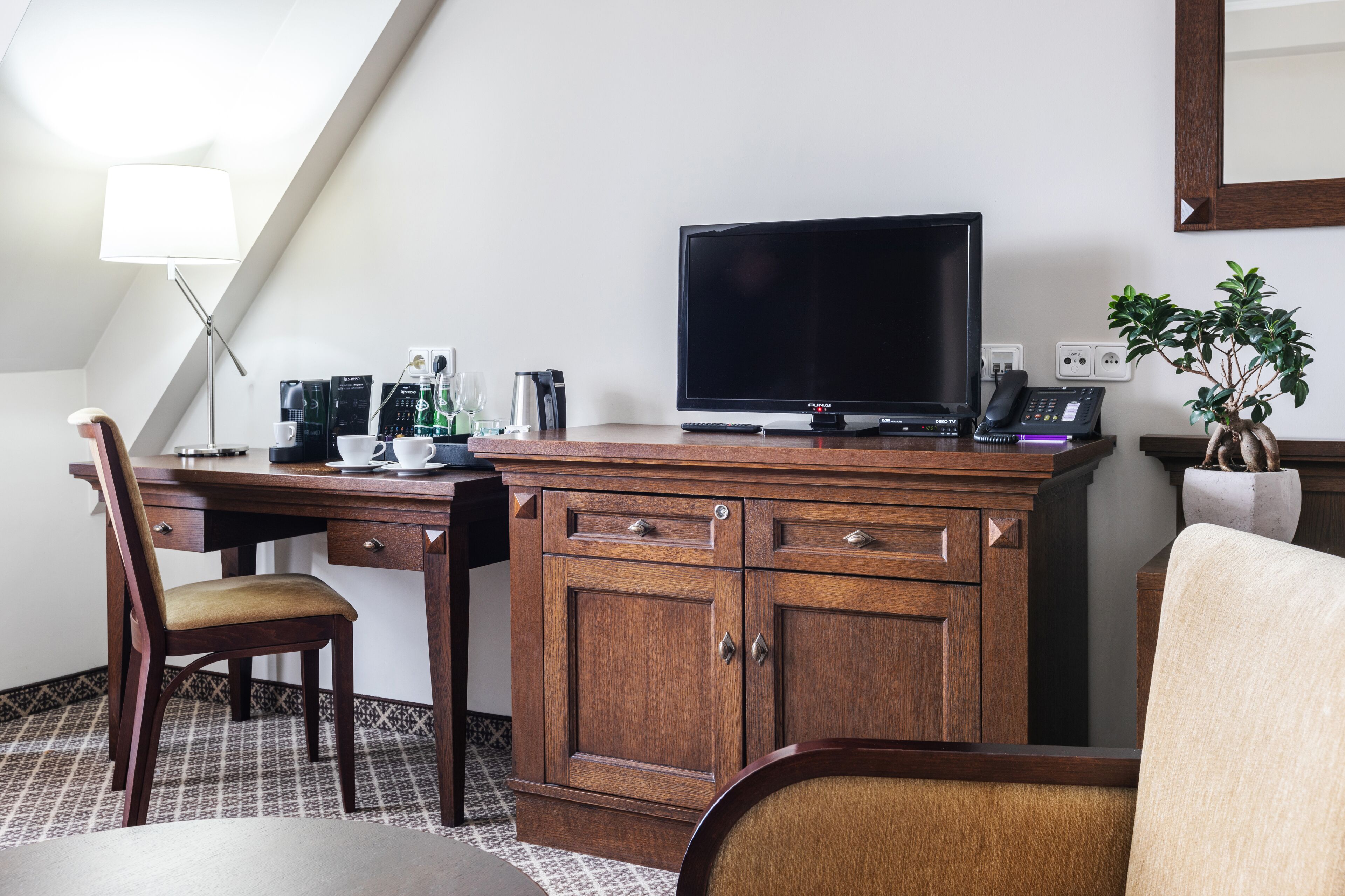 deluxe double or twin room | 1 bedroom, premium bedding, minibar, in-room safe