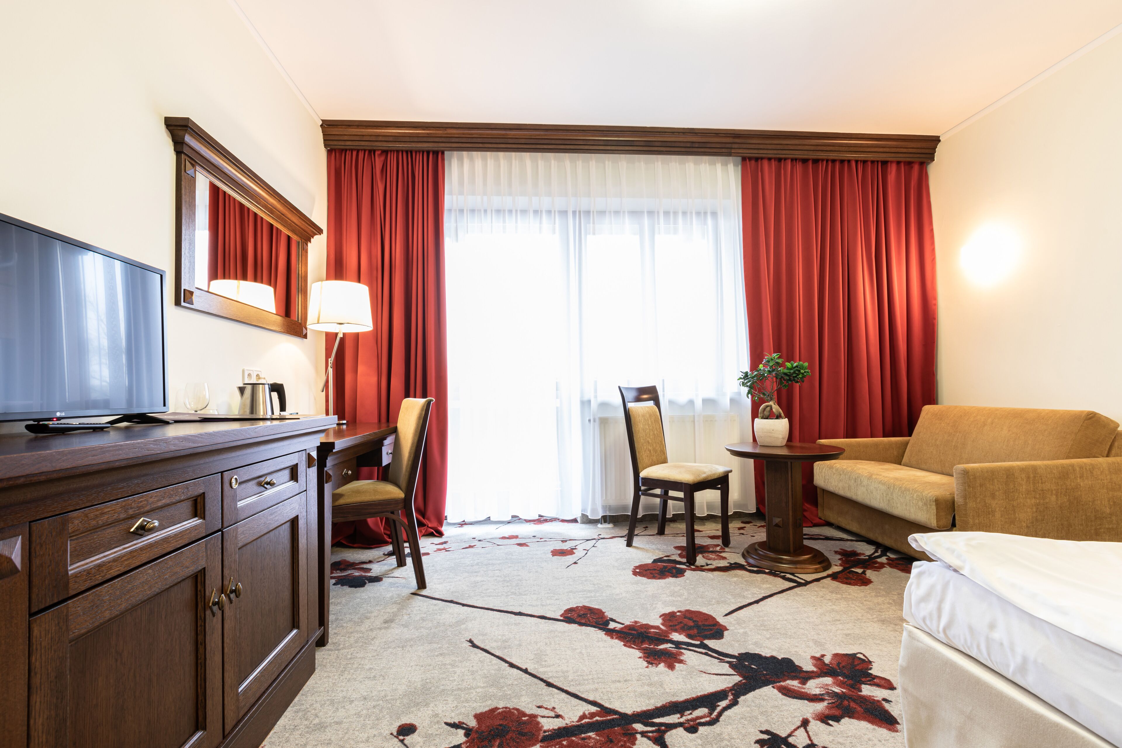 single room | 1 bedroom, premium bedding, minibar, in-room safe