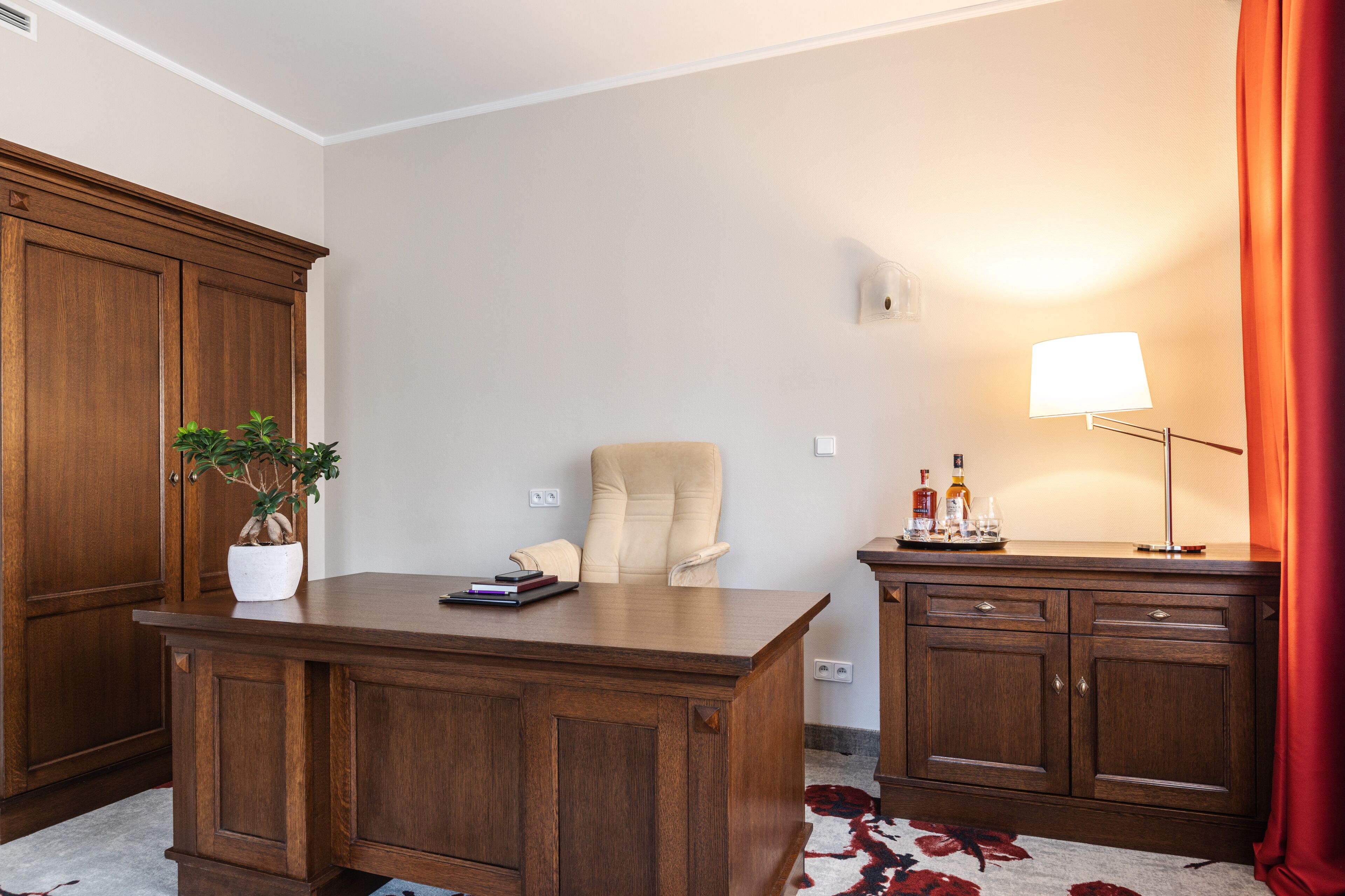 presidential apartment | 1 bedroom, premium bedding, minibar, in-room safe