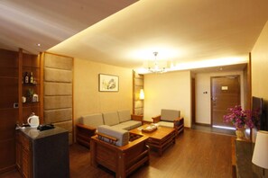 Suite With Garden View | Living area | Flat-screen TV