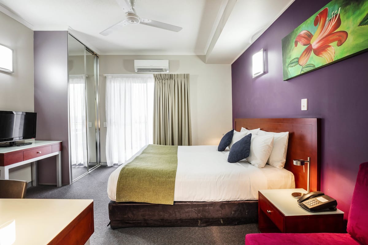 suite, 2 bedrooms | desk, iron/ironing board, cots/infant beds, wifi