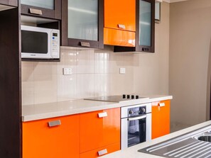 Executive Suite, 2 Bedrooms | Desk, iron/ironing board, free cribs/infant beds, rollaway beds - Novotel Darwin Airport (Eaton)