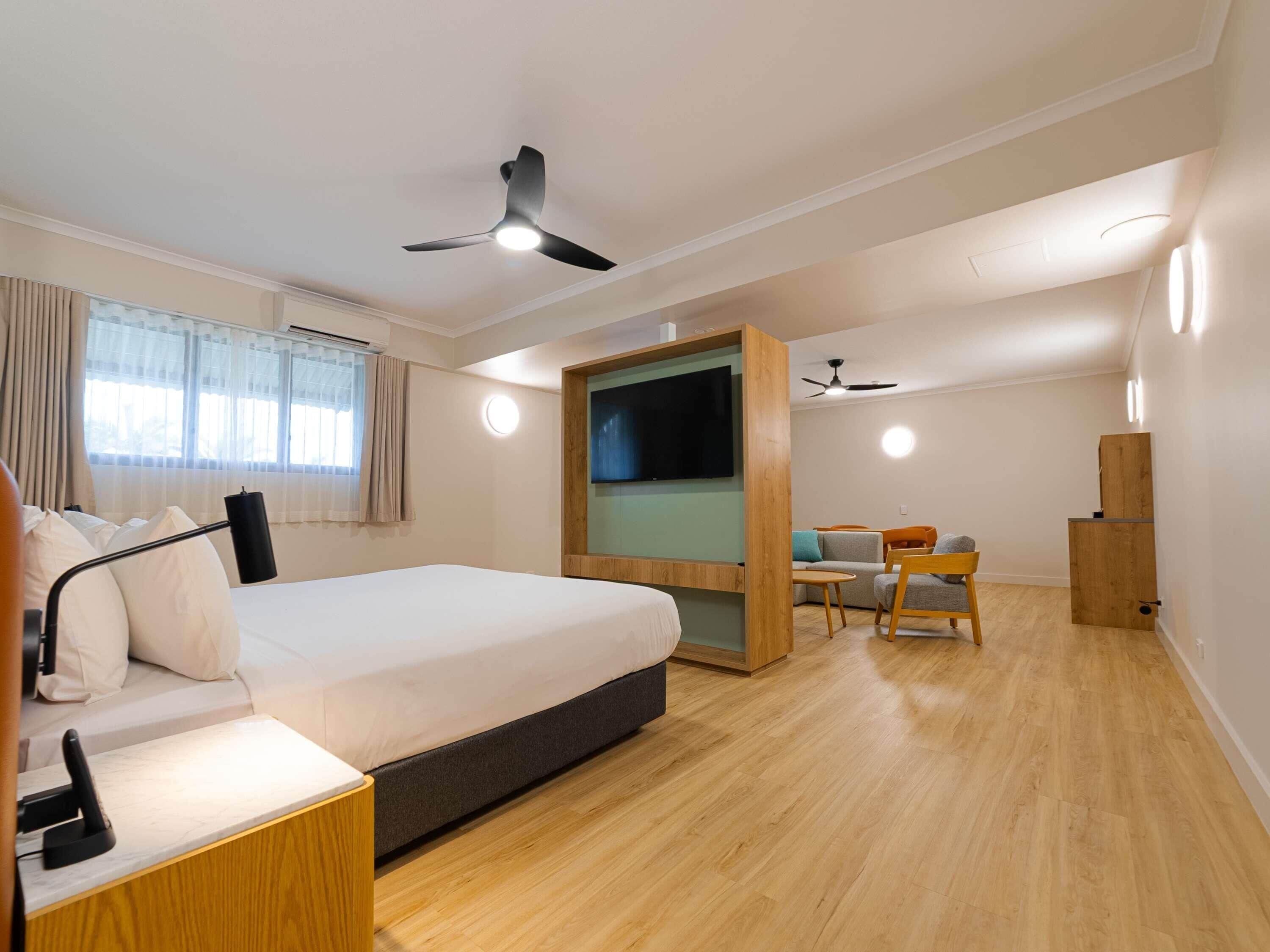 Executive Suite, 1 Bedroom | Desk, iron/ironing board, cribs/infant beds, WiFi