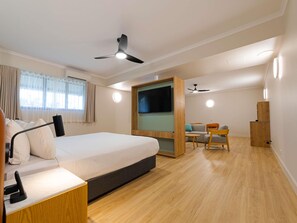 Executive Suite, 1 Bedroom | Desk, iron/ironing board, cribs/infant beds, WiFi