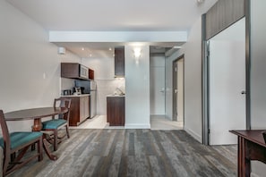 Superior Suite, Kitchen | Living area