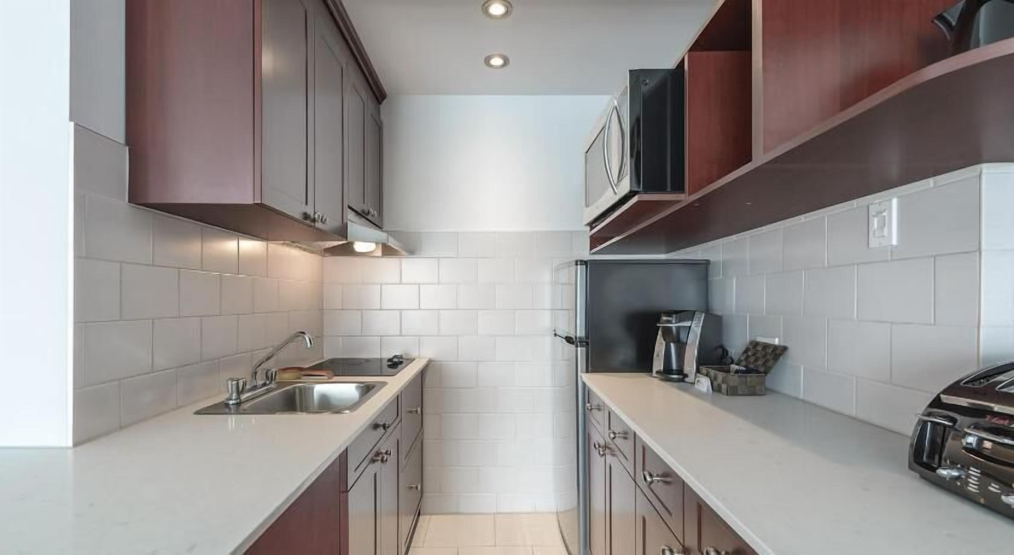 Private kitchen | Microwave, coffee/tea maker, toaster