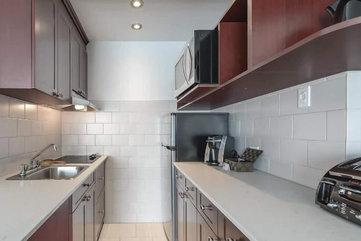 Private kitchen | Microwave, coffee/tea maker, toaster