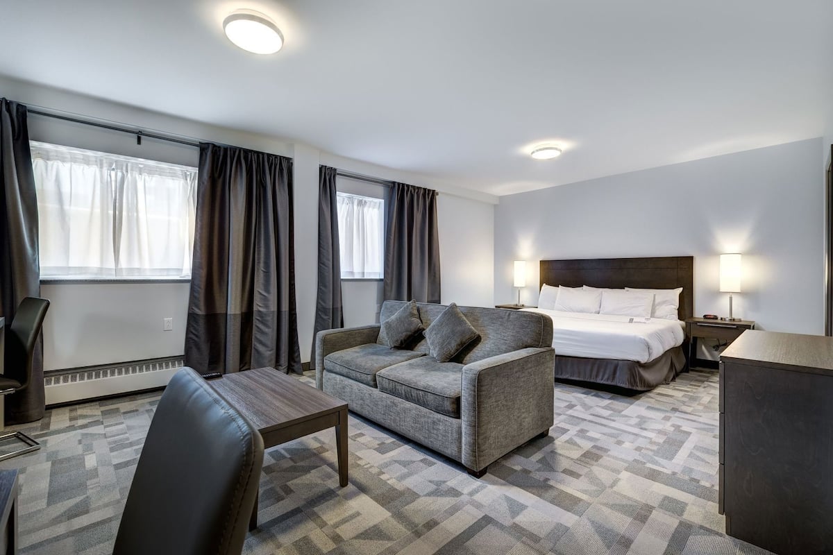 In-room safe, desk, blackout drapes, soundproofing