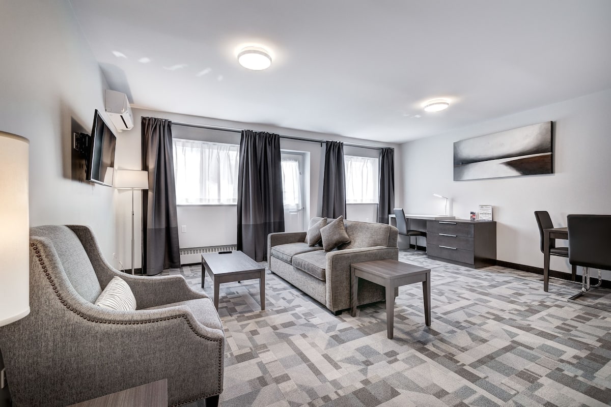 Superior Suite, Kitchen | 1 bedroom, in-room safe, desk, blackout curtains