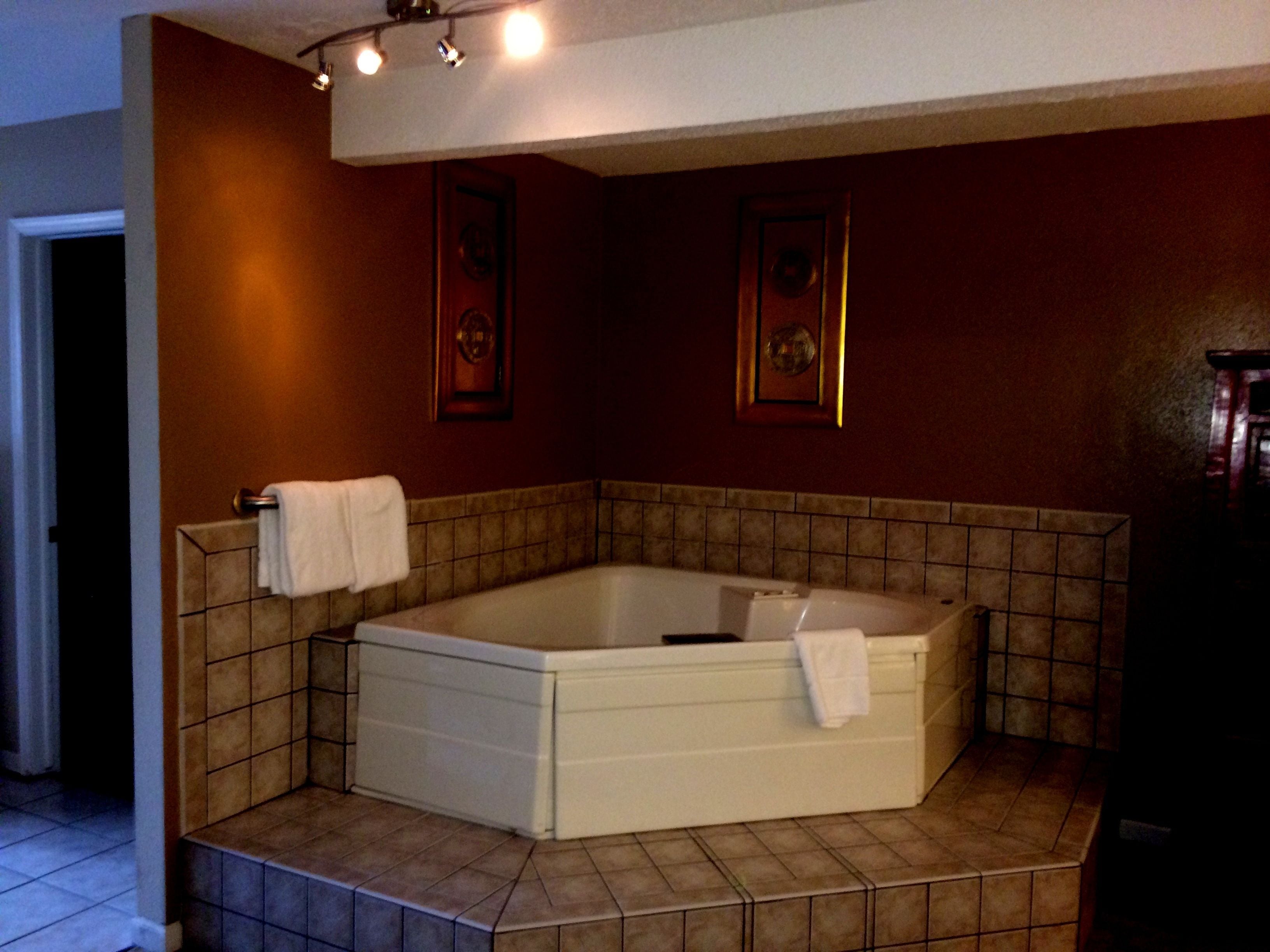 Jetted tub