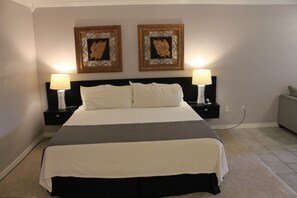 Suite estudio Premium, 1 cama King size, cocina, vista a la montaña | Escritorio, tabla de planchar con plancha y wifi gratis