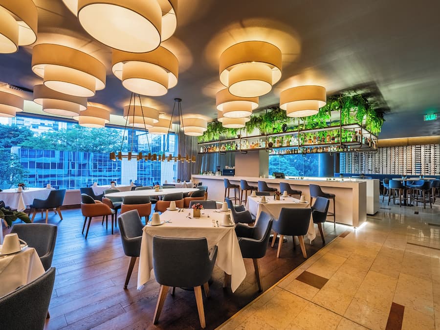 Petit déjeuner, déjeuner et dîner servis sur place