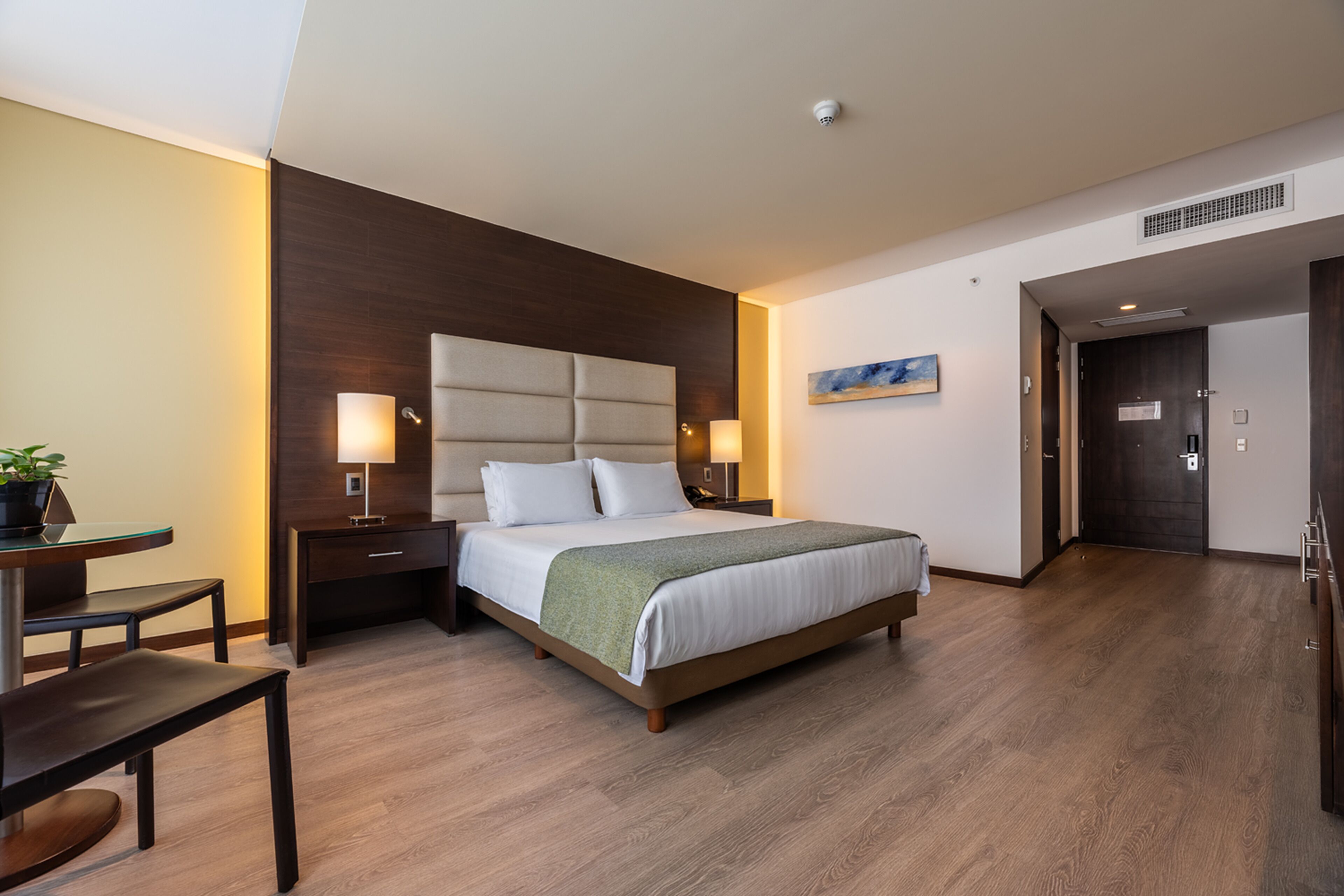 premium bedding, pillow-top beds, in-room safe, desk