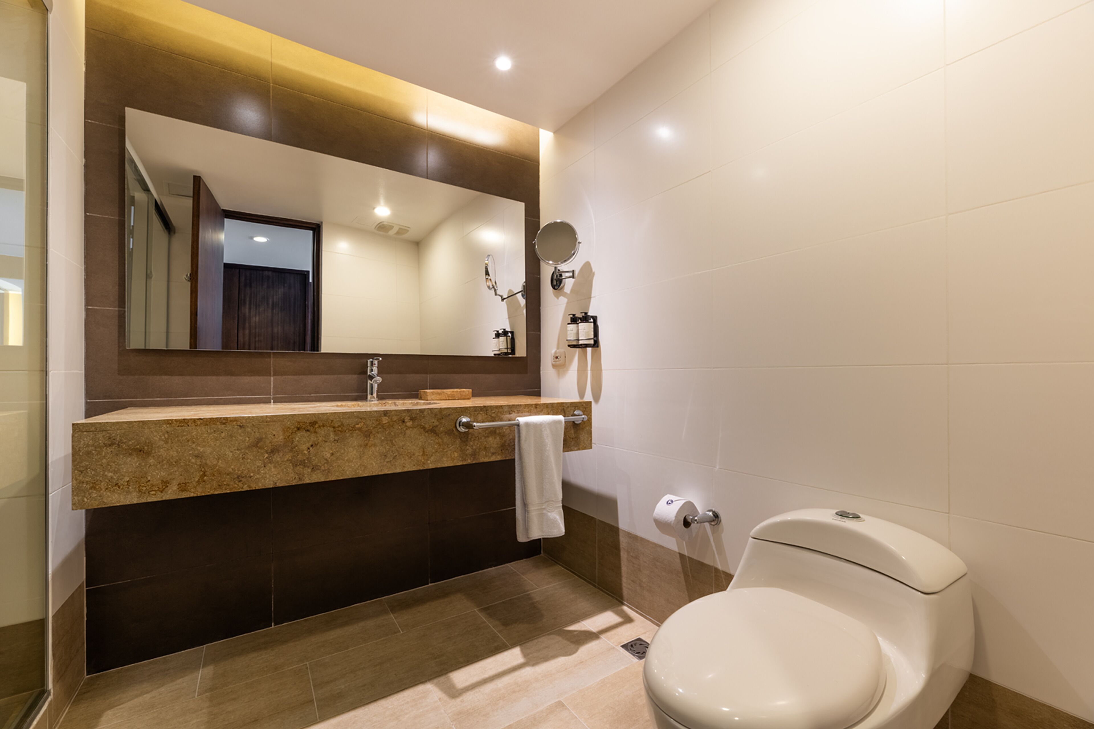 superior room, 1 queen bed (superior queen room) | bathroom | shower, free toiletries, towels