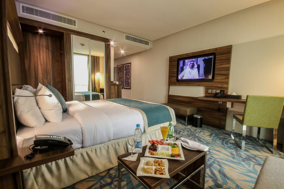 superior room, 1 king bed with sofa bed, city view | minibar, in-room safe, desk, soundproofing