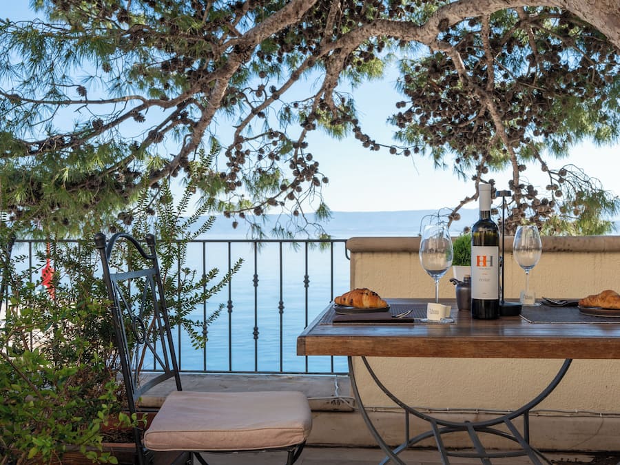 Här finns 2 restauranger som serverar frukost.