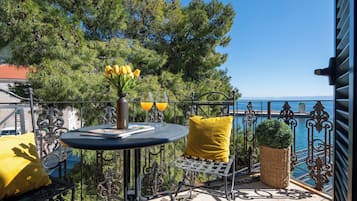 Standard Triple Room, Balcony, Partial Sea View | Balcony